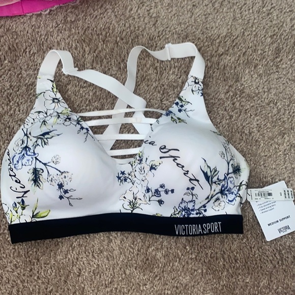 Victoria's Secret Other - Cute strappy sport bra